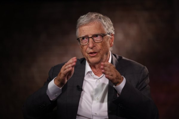 Bill Gates asegura que los beneficios ecológicos de la IA superarán a sus emisiones