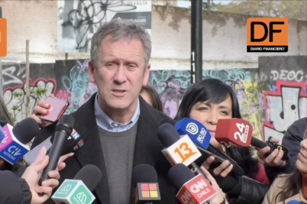 <p>Ahora en DF | Ministro de Transportes informa implementación de validadores en puertas traseras de buses Red para reducir evasión</p>