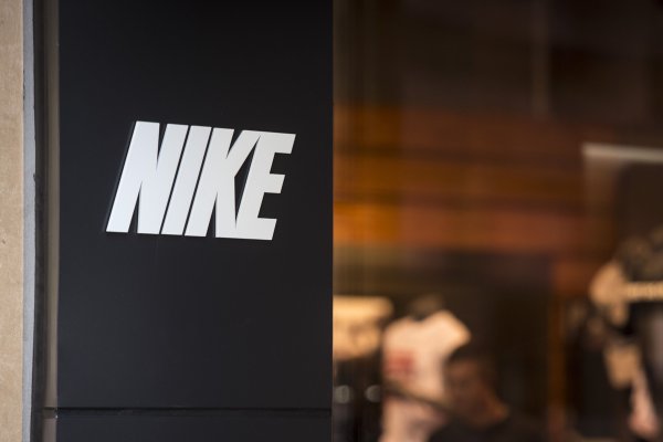 Nike sufre mayor su caída en bolsa hasta la fecha y se le agota el tiempo a su CEO para mostrar mejoras