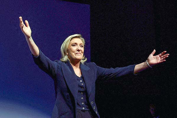 Opositores de Le Pen corren contra el tiempo para mantener a la extrema derecha fuera del poder en Francia