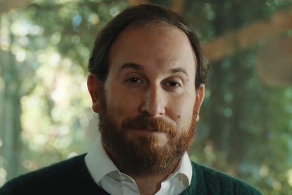 <p>Max Luksic formaliza candidatura a alcalde de Huechuraba: "Uno no escoge donde nacer, pero sí donde servir"</p>