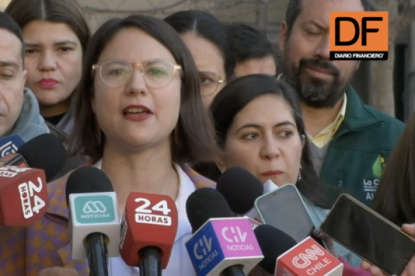 <p>Ahora en DF | Alza en las cuentas de la luz: alcaldes entregan carta en La Moneda para pedir subsidio eléctrico ampliado y sin postulación</p>