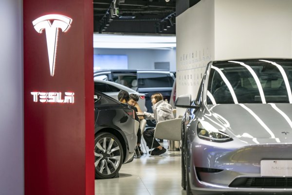 <p>Tesla informa segunda caída trimestral en ventas, pero los despachos superaron las expectativas del mercado</p>
