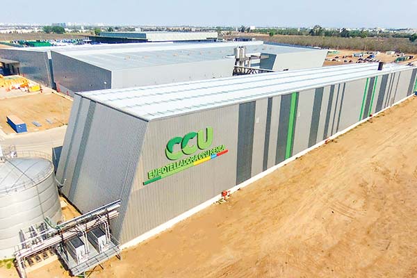 La carta de CCU a locatarios para hacer cumplir el acuerdo con la FNE: "Tienen total libertad para vender y exhibir cervezas de otros proveedores"