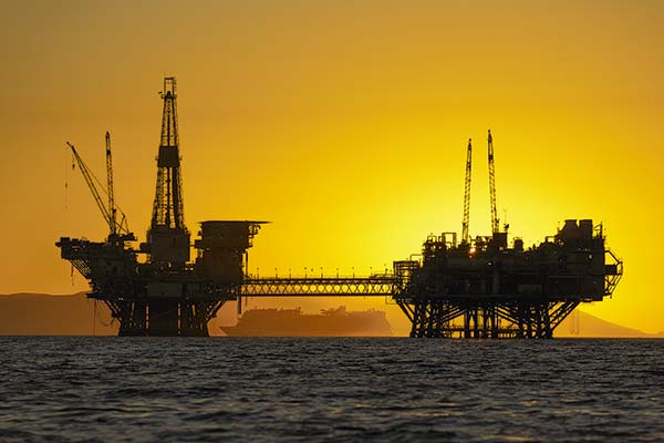 <p>Las petroleras argumentan que no pueden reducir sus emisiones de combustibles fósiles más rápido que el resto de la sociedad. Foto: Bloomberg</p>