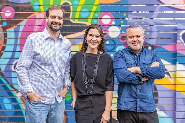 <p>Yerko Halat, Rocío Fonseca y Ariel Jeria, de Revo.</p>