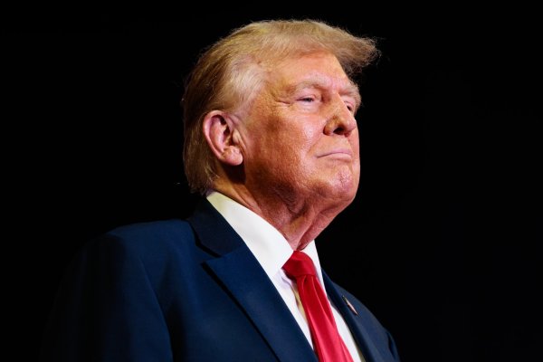 Trump finalmente aprende valiosa lección de política y mantiene silencio mientras campaña de Biden se derrumba
