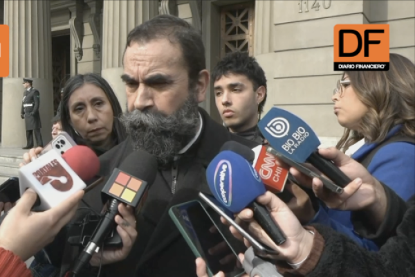 <p>Ahora en DF | Hugo Gutiérrez tras nueva cautelar que congela bienes de Daniel Jadue: “Ya no me queda duda de que es una persecución política”</p>