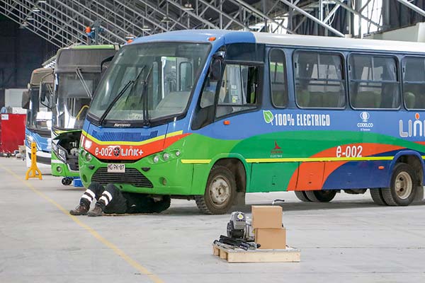 <p>Reborn Electric Motors da su primer paso fuera de Chile y exporta bus eléctrico urbano a Brasil</p>