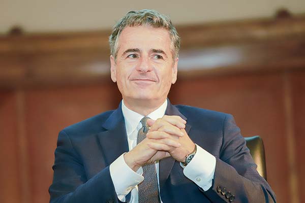 <p>Andrés Velasco entra al debate tributario de Inglaterra desde su rol académico</p>