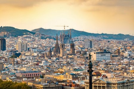 El plan de la inmobiliaria de socios chilenos que cotiza en la bolsa española para duplicar su tamaño