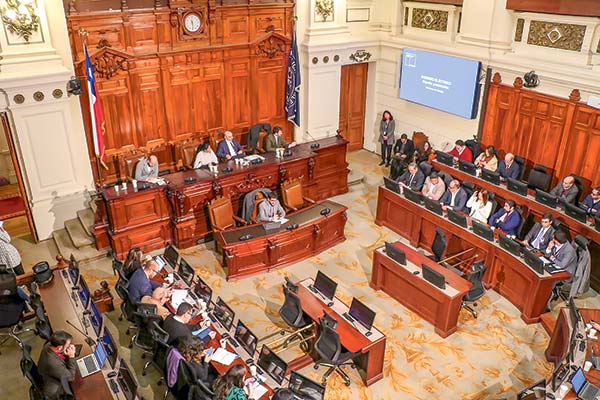 Cuentas de la luz: Gobierno desglosa cifras de recaudación de IVA y parlamentarios endurecen críticas por subsidios