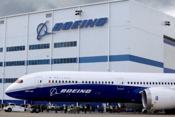 <p>Avión Boeing de United Airlines pierde una rueda al despegar en un incidente similar al ocurrido en marzo</p>