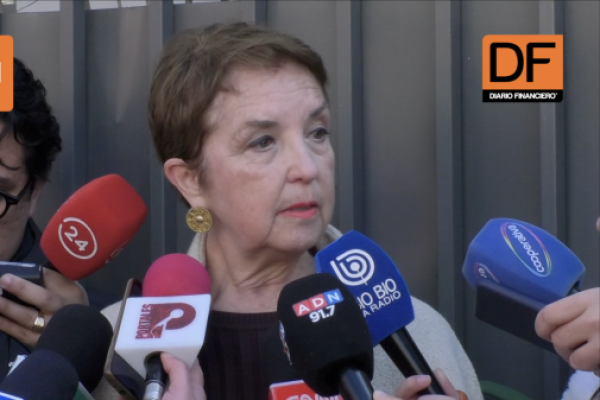 <p>Ahora en DF | Presidenta de Evópoli defiende postura sobre idea de legislar la reforma de pensiones: “No pidan que votemos a ciegas”</p>