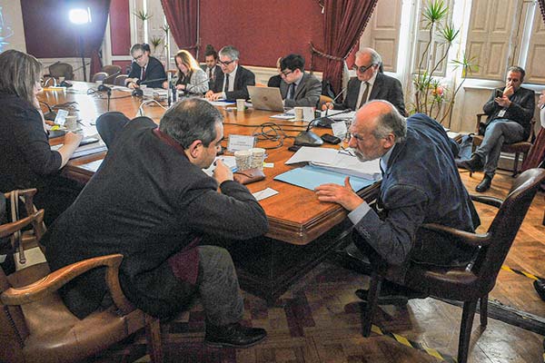 <p>Autoridades de Hacienda y de la UAF asistieron a la comisión de Seguridad del Senado. Foto: Agencia Uno </p>