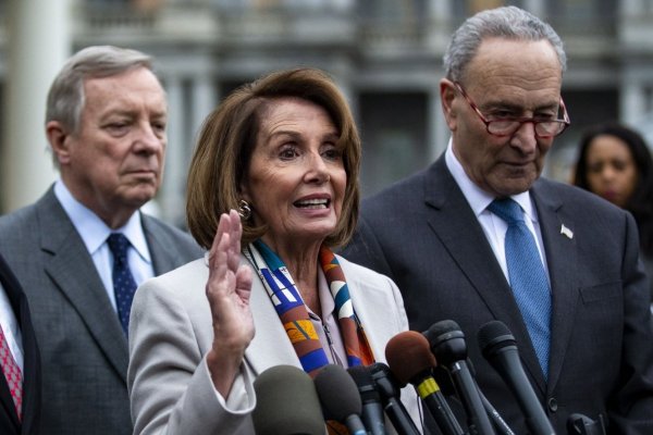 <p>Nancy Pelosi y George Clooney asestan nuevos golpes a la candidatura a la reelección de Biden</p>
