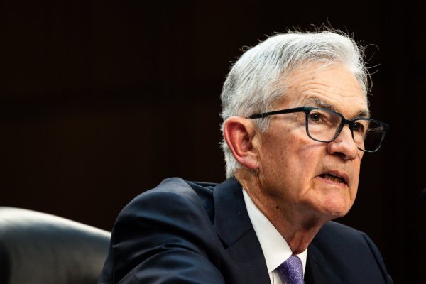 <p>Powell aun no ve caída sostenida de la inflación, pero admite que Fed está atenta a "considerable debilitamiento del mercado laboral"</p>