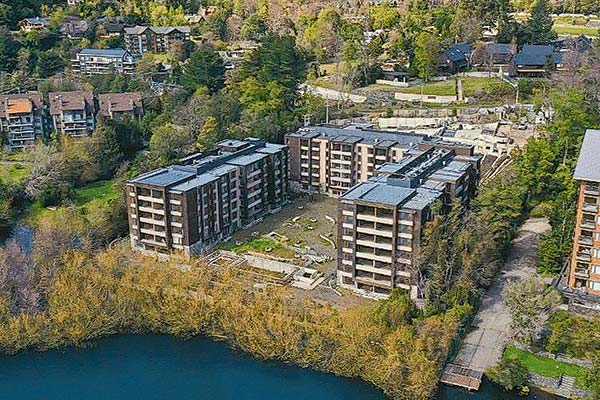 <p>Acreedores rechazan dos ofertas de compra directa de millonario proyecto inmobiliario en Pucón</p>
