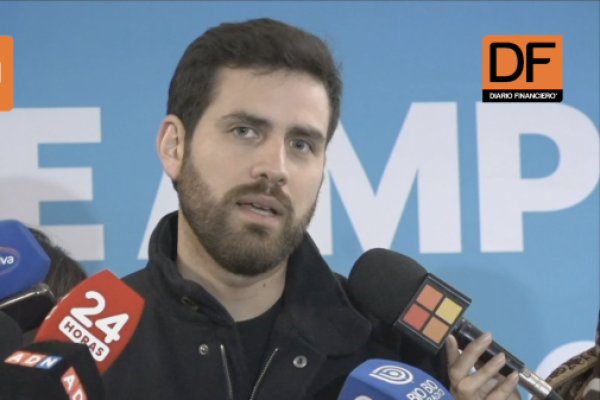 <p>Ahora en DF | Diputado Ibáñez pide orden al PS y al PC por polémicas: “La ropa sucia se lava en casa”</p>