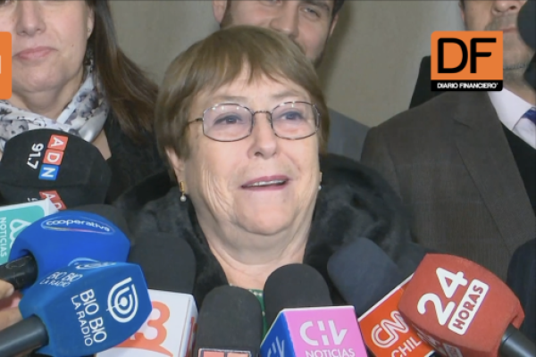 <p>Ahora en DF | Bachelet se reúne con partidos oficialistas para abordar las negociaciones por las candidaturas de las próximas elecciones municipales</p>