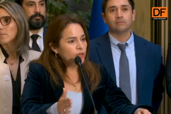 <p>Ahora en DF | Diputados Demócratas, Amarillos e Independientes anuncian interpelación al ministro de Energía por alzas en las cuentas de luz</p>