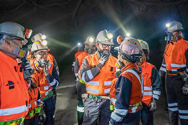 Boric insiste en que "Codelco no se privatiza" y abre nuevo frente con empresarios: a algunos "no les caemos bien"