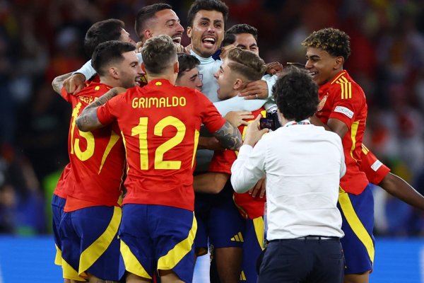 <p>España marca en el final, le gana 2-1 a Inglaterra y se corona como el ganador de la Eurocopa</p>
