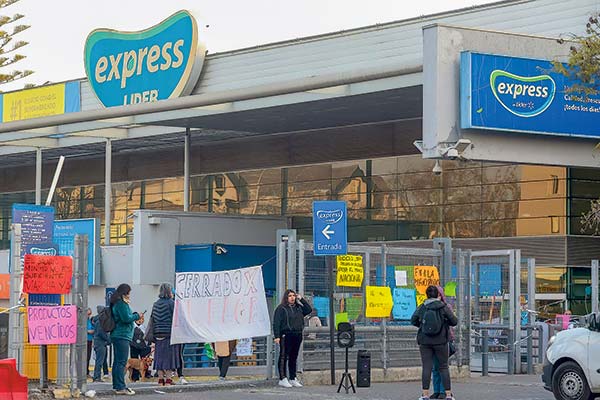 <p>Sexto día de huelga en Walmart Chile: supermercadista se mantiene con al menos 75 locales cerrados</p>