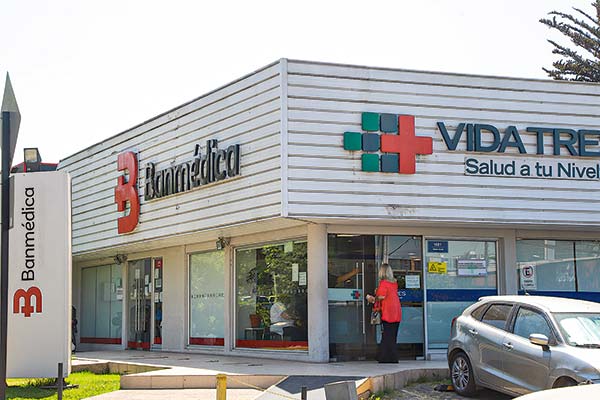 <p>Controlador de Empresas Banmédica busca vender sus operaciones en Chile, Colombia y Perú</p>