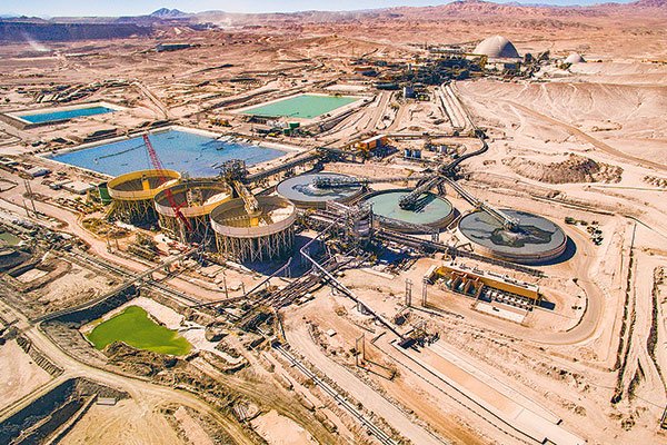 <p>Brazo minero del grupo Luksic prevé que la producción de cobre en 2024 se situará en la parte baja de sus estimaciones</p>