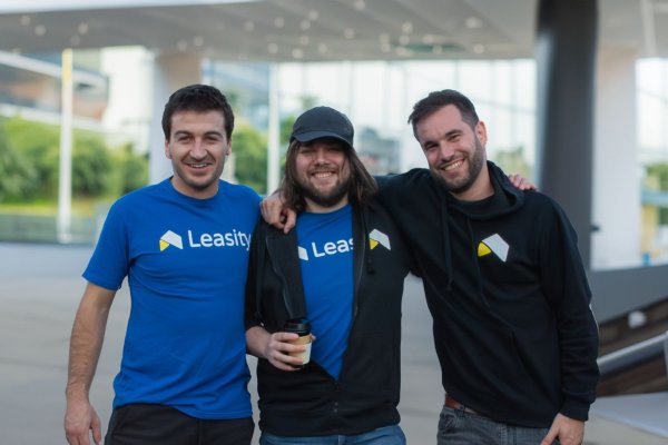 <p>Tomás del Castillo (CMO), Miguel Sánchez (CTO), Jerónimo Sánchez (CEO), de Leasity.</p>