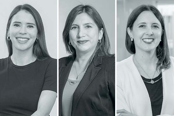 <p>Priscila Robledo, economista jefe de Fintual. Carmen Gloria Silva, economista de banco Santander. Natalia Gallardo, directora de estudios de Afp Cuprum.</p>