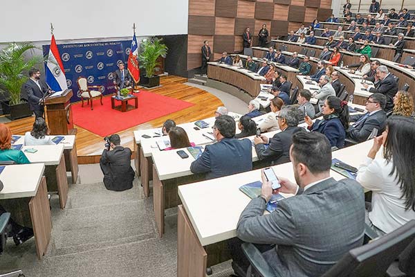 En Paraguay, Boric llama a los privados a invertir en Chile: “Somos un socio confiable” y da reimpulso al corredor bioceánico