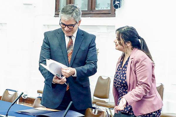 Desafío cuesta arriba: ingresos Fiscales deben crecer más de 10% este semestre para alcanzar la meta de Hacienda