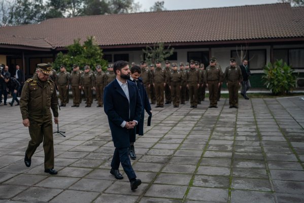 Boric constituye equipo contra crimen organizado y destaca que Carabineros cumple un rol "insustituible"