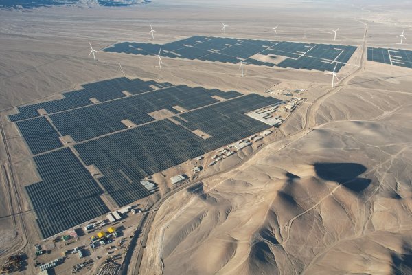 <p>El parque fotovoltaico Las Salinas funcionará junto al proyecto eólico Sierra Gorda.</p>