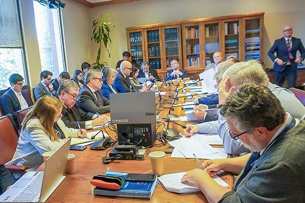<p>Los miembros de la mesa técnica expusieron ante los senadores.</p>