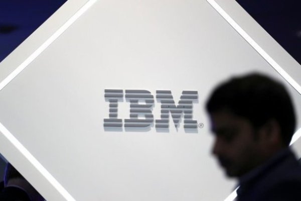 IBM reporta ingresos mayores a lo proyectado y fuerte incremento en reservas de consultoría por IA