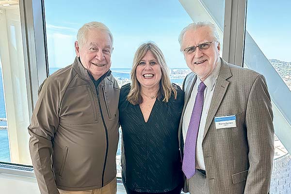 <p>Richard Adkerson, chairman de Freeport; Kathleen Quirk, CEO de Freeport, y Máximo Pacheco, presidente de Codelco, en un encuentro de Bank of America.</p>