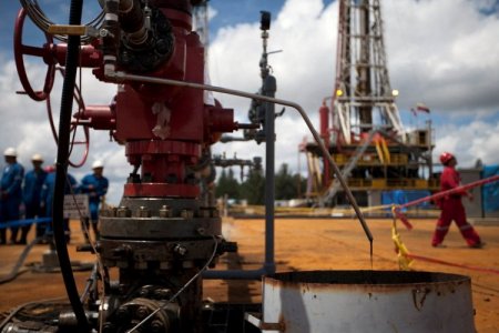 Industria petrolera venezolana se recupera junto a privados, pero sin certezas de una mejora sostenida