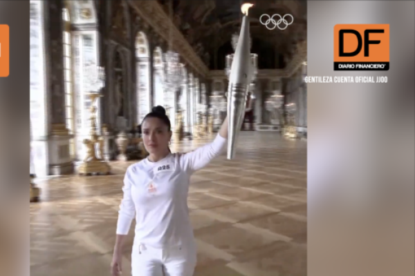 <p>Ahora en DF | Juegos Olímpicos de París: La antorcha olímpica recorre el Palacio de Versalles de la mano de Salma Hayek</p>