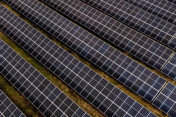 <p>Abu Dabi crea con Endesa un nuevo gigante de renovables en España</p>