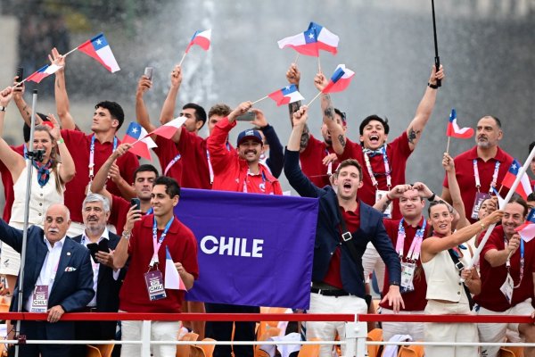 París inaugura los Juegos 2024 con un desfile de barcos bajo la lluvia y tras sabotaje a líneas de tren