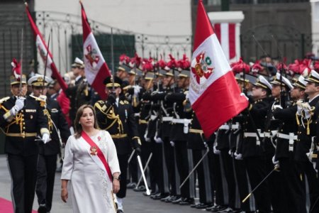 Presidenta de Perú planea adjudicar 17 obras de infraestructura por US$ 3.200 millones el resto del año
