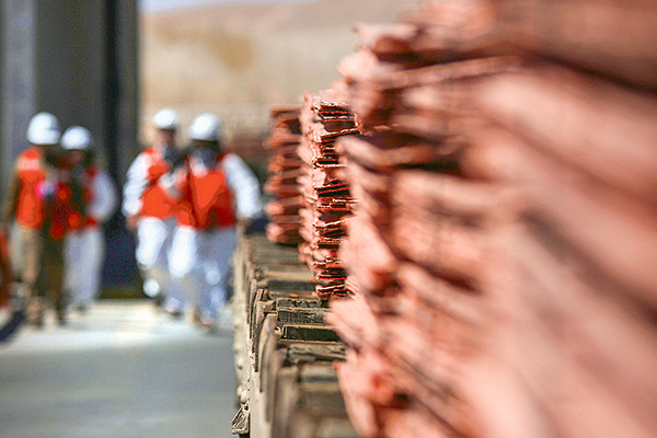 Trabajadores de Minera Escondida abrirán vía a huelga con rechazo a la oferta de la compañía