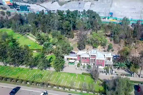 <p>Inmobiliaria dueña de cementerio en picada contra el MOP por trazado de teleférico a Ciudad Empresarial</p>