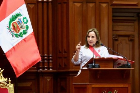 Boluarte impulsará inversión privada en servicios públicos para 2025