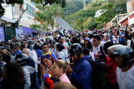 Crece tensión para Maduro: protestas, cacerolazos y enfrentamientos se toman Caracas y otras ciudades del país