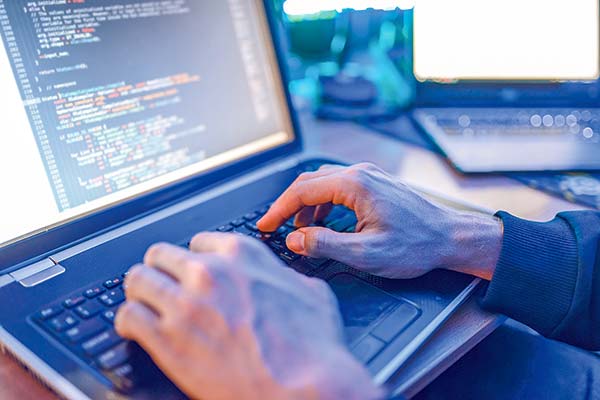 <p>Inteligencia Artificial y cambios a la regulación son claves para prevenir fraudes en la banca, según expertos</p>