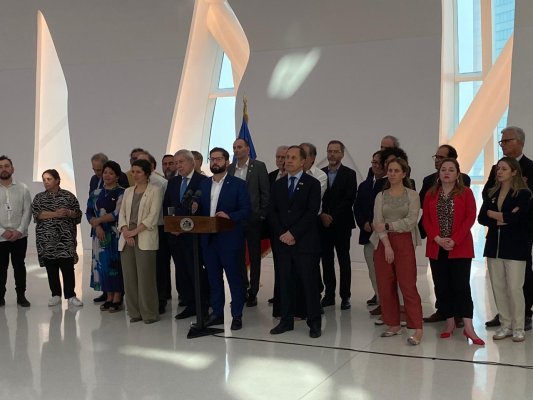 <p>Boric califica de “intolerante” el anuncio de la expulsión de diplomáticos desde Venezuela, pero descarta romper relaciones</p>